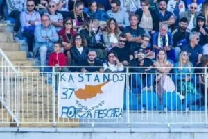 Στο γήπεδο με ΚΥΠΡΙΑΚΗ σημαία και αφιέρωση στον ΚΑΣΤΑΝΟ! (Φώτος)