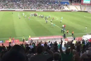 ΟΜΟΝΟΙΑ/ Καλημέρισε τον... αξεπέραστο ΛΑΟ! (Βίντεο)