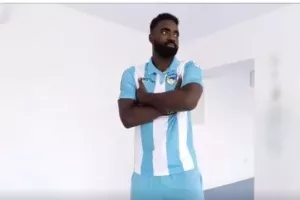 Backstage από την φωτογράφιση (βίντεο)
