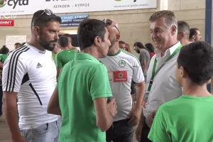 (ΒΙΝΤΕΟ) Θέλει τις απόψεις του κόσμου ο Παπασταύρου