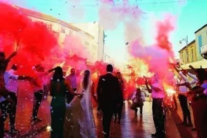 RED REBELS/Έκαναν την εκκλησία... ΓΗΠΕΔΟ