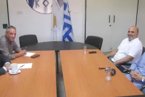 (Φώτος) Συνάντηση Χαραλάμπους με Μιχαηλίδη 