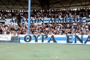 ΘΥΡΑ 1: "Η ομαδάρα μας πήρε ο τρίποντο ξεπερνώντας τις τρικλοποδιές από τους διαιτητές!"