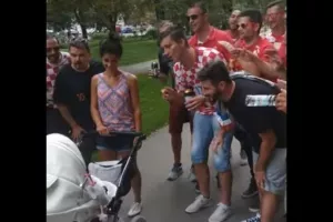 Οπαδοί νανουρίζουν μωράκι! (βίντεο)