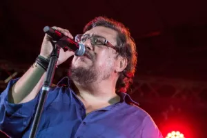 ΘΥΡΑ 9: "Καλό ταξίδι μεγάλε Λαυρέντη..."
