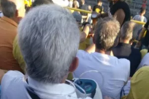 Στο γήπεδο με μηχάνημα ιατρικής υποστήριξης (φώτο)