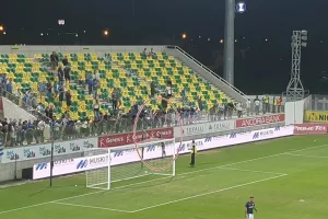 ΚΙΝΗΣΗ προς το πέταλο και... ΝΤΟΠΕΣ