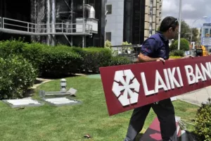 Πρώην Λαϊκή: 6 σεντ για κάθε ευρώ που έχασαν στους "κουρεμένους"