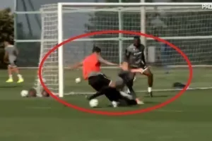 Ο Λάζαρος Λάμπρου... χορεύει τους πάντες στην προπόνηση!