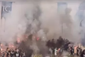 Σκηνικό... γηπέδου έξω από Λύκειο στη Λεμεσό
