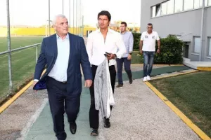 Το τετ α τετ Μελισσανίδη – Ίβιτς με… φόντο μεταγραφές και εσωτερικές υποθέσεις