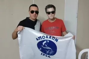 ΜΠΙΓΑΛΗΣ/ "Του Αιγαίου τα blues" με σημαία Απόλλων και "Μπλε Θεό" (βίντεο)