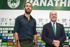 Έξαλλος ο Αλαφούζος, σε δύσκολη θέση και ο Νταμπίζας