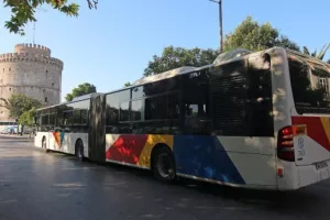 EΛΛΑΔΑ/Επίθεση 200 οπαδών σε επιβάτες και οδηγό του ΟΑΣΘ