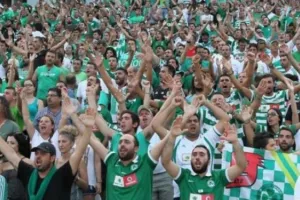 (ΒΙΝΤΕΟ/Ομόνοια) Ο ΥΜΝΟΣ από ηλεκτρική κιθάρα! 