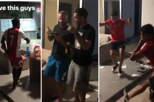 (ΒΙΝΤΕΟ) Οι παίκτες έπιασαν το τραγούδι και έπεσε πολύ γέλιο!