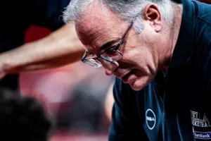 Σκουρτόπουλος: "Οι διαιτητές δεν σεβάστηκαν τον Γιάννη"