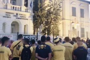 Οργανωμένοι ΑΕΛ/Πήγαν στη διαμαρτυρία (φώτο)
