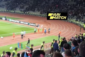 (ΒΙΝΤΕΟ/Φώτος) Χειροκρότημα και φανέλες στους ΑΠΟΕΛίστες