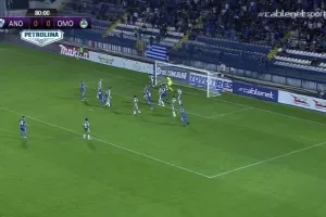 Τιάγκο σε ρόλο... τελευταίου αμυντικού! (βίντεο)