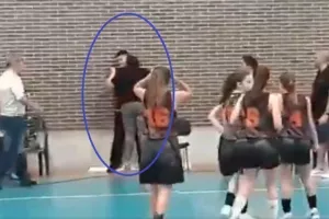 Γυναίκα προπονητή έστησε στον τοίχο διαιτητή και τον απείλησε! 