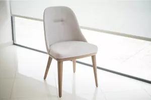 Τρίζει... η καρέκλα