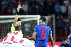 Σοβαρά παράπονα ο Ολυμπιακός για την αποβολή Μπενζιά
