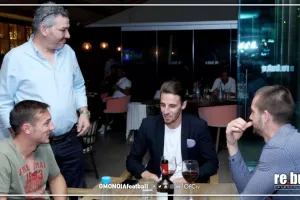 (Φώτος/Ομόνοια) Δείπνο στη Λάρνακα 