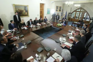 Οι υπουργοί παίζουν ποδόσφαιρο!