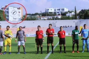 Εκεί... κολλημένο στις 07:10/19:10