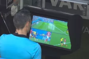 VAR: Απόλυτη διαφάνεια στην Ολλανδία μέσω των video-wall