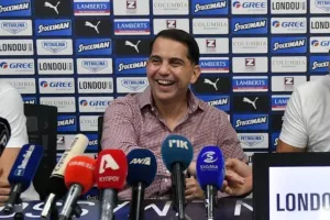 ΚΙΡΖΗΣ/ΠΡΟΣ τους <αστέρες> των social media "H KAΡΕΚΛΑ είναι εδώ"!