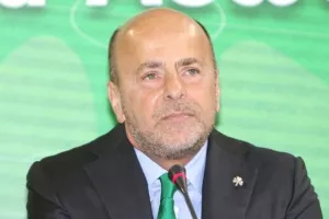 Επανεμφάνιση Αλαφούζου στο ξενοδοχείο της αποστολής