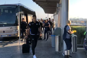 ΦΩΤΟΣ απ' το αεροδρόμιο/Πέταξε για Σεβίλλη το ΑΠΟΕΛ