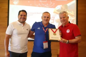 Ο Ολυμπιακός Πειραιώς βράβευσε τις Σχολές Κύπρου