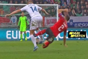 (Φώτος/βίντεο) ΣΚΛΗΡΟ φάουλ στον Μπέζιακ! 