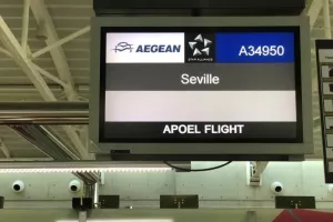 ΦΩΤΟΣ απ' το αεροδρόμιο/Πέταξε για Σεβίλλη το ΑΠΟΕΛ