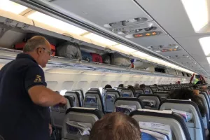 ΦΩΤΟΣ απ' το αεροδρόμιο/Πέταξε για Σεβίλλη το ΑΠΟΕΛ