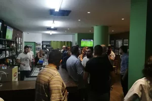 (ΦΩΤΟΣ) Η δεξίωση της Ομόνοιας στα ΜΜΕ