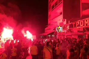 "Έκαψαν" το λιμάνι οι ΛΕΟΝΤΕΣ
