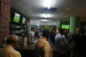 (ΦΩΤΟΣ) Η δεξίωση της Ομόνοιας στα ΜΜΕ