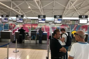 ΦΩΤΟΣ απ' το αεροδρόμιο/Πέταξε για Σεβίλλη το ΑΠΟΕΛ