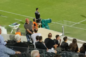 "ΑΡΕΝΑ" ο Τιμούρ/ Η χειραψία που... ξεχώρισε (Φώτος)