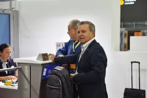 Τους έψαχνε 