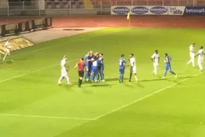 Με ΕΞΑΡΑ ήρθε η μοναξιά στην κορυφή! (φώτος)