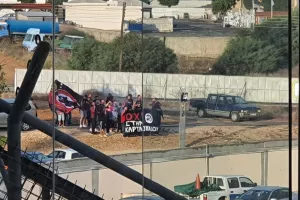 ΟΡΓΑΝΩΜΕΝΟΙ/Καπνογόνα, συνθήματα... εκτός γηπέδου! (φώτος)
