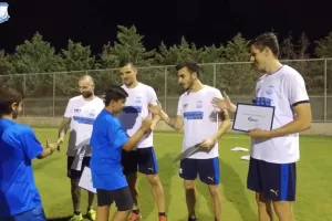 Απόλλων/ΠΑΝΕΜΟΡΦΟ βίντεο με την ομάδα προσφύγων