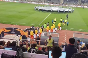 Υποδοχή... με σημαίες! (φώτος)