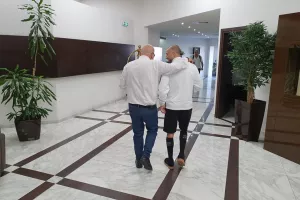 Αγκαλιασμένοι Κούμας και Παπουλής! (φώτος)