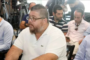 Σκέφτηκε για λίγο ο Θοδωρής... 